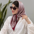 تصویر  روسری دور مرواریدی