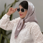 تصویر  روسری دور مرواریدی