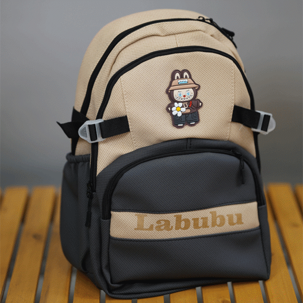 تصویر  کوله Labubu