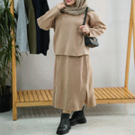 تصویر  شومیز و دامن بافت بغل چاک