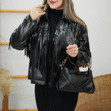 تصویر  کت چرم ریش دار